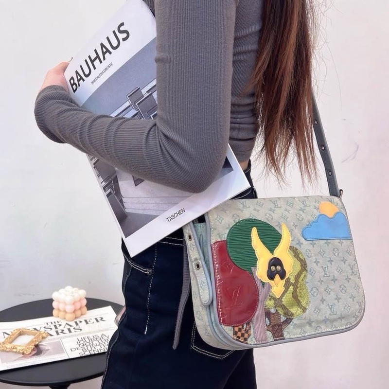 LV 童話森林系列郵差包-19