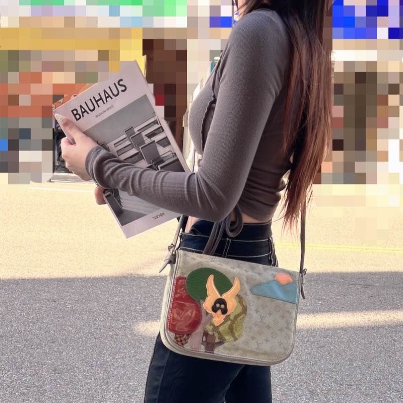 LV 童話森林系列郵差包-20