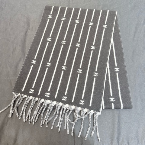 CHANEL黑白雙面直條紋雙C LOGO山羊絨圍巾