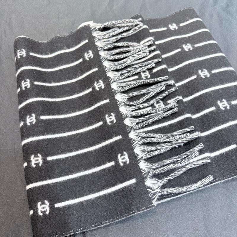 CHANEL黑白雙面直條紋雙C LOGO山羊絨圍巾-2