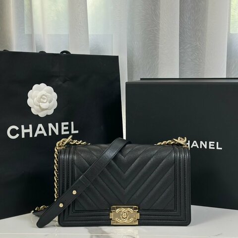 CHANEL Boy25 V紋粒面牛皮口蓋包 - 黑淡金25開