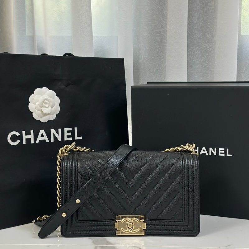 CHANEL Boy25 V紋粒面牛皮口蓋包 - 黑淡金25開-0