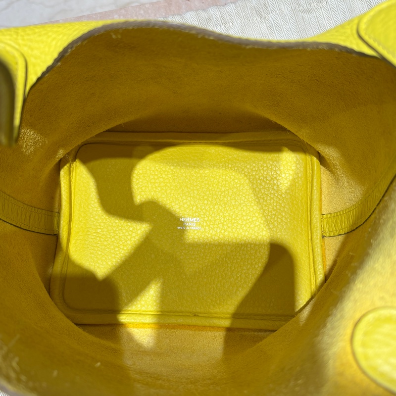 【穿搭首選、軟挺超好裝】Hermès Picotin 18 手提包|檸檬黃 TC牛皮|銀扣配件、輕巧又吸睛-5