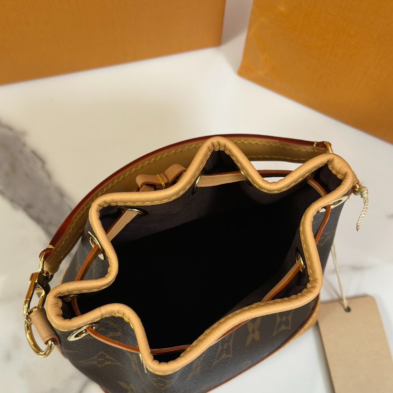 LOUIS VUITTON Nano noe水桶包-6
