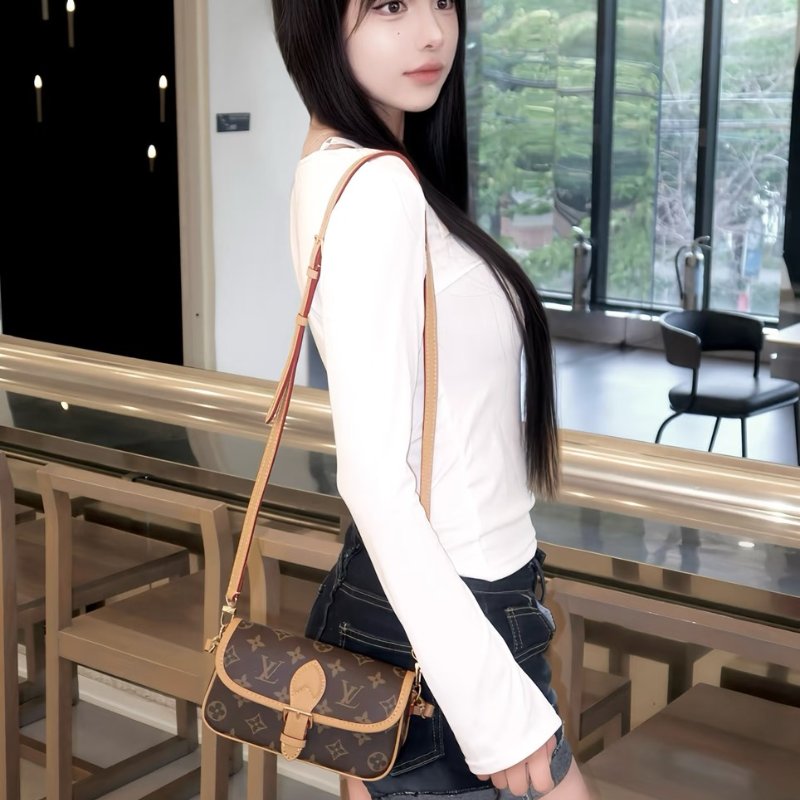 LOUIS VVUITTON Nano Diane法棍包-1