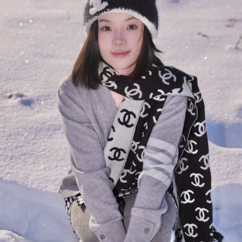 CHANEL 經典雙C雙面羊絨圍巾-8