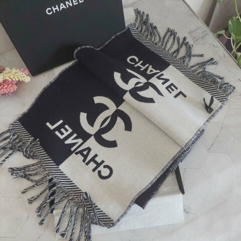 CHANEL香奈兒 🎀現貨 🎀 24K雙色撞色/拼色圍巾~(近新品)