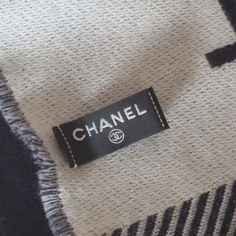 CHANEL香奈兒 🎀現貨 🎀 24K雙色撞色/拼色圍巾~(近新品)-24