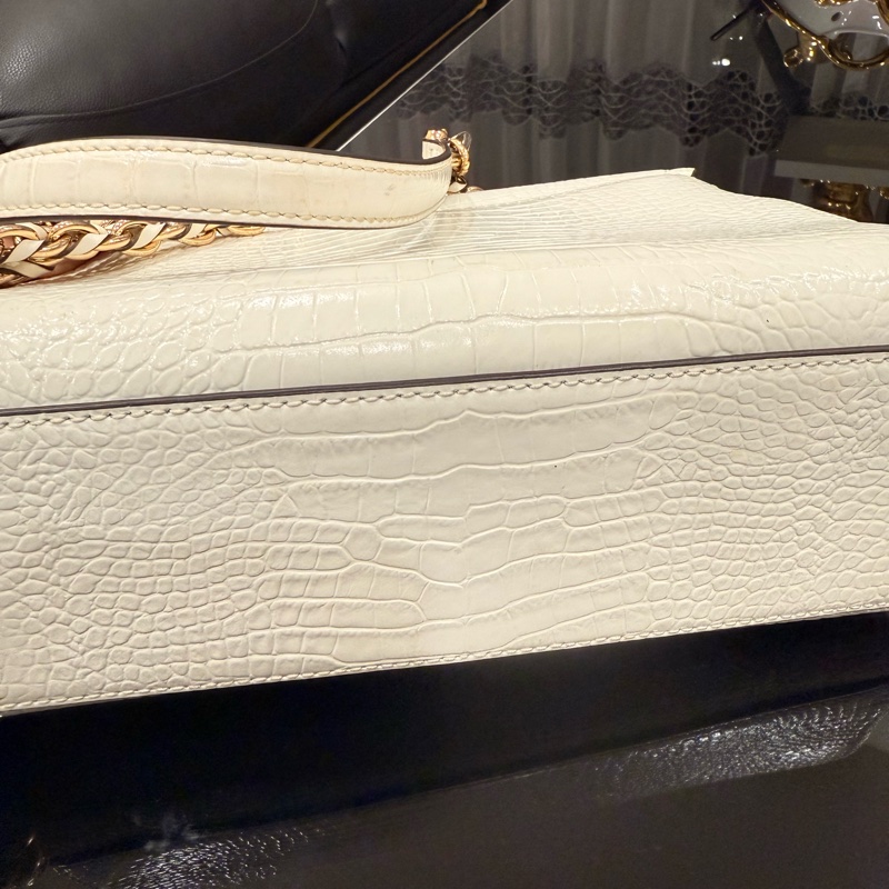 MK 鱷魚紋鍊條包| 白色近全新🤍|附購證 / 收據《保證正品》-13