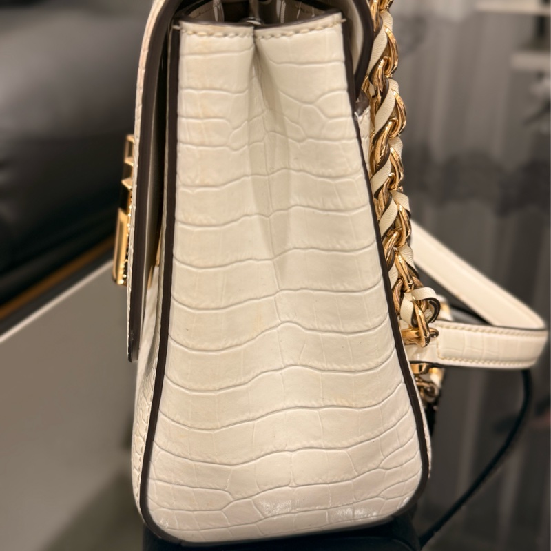 MK 鱷魚紋鍊條包| 白色近全新🤍|附購證 / 收據《保證正品》-14