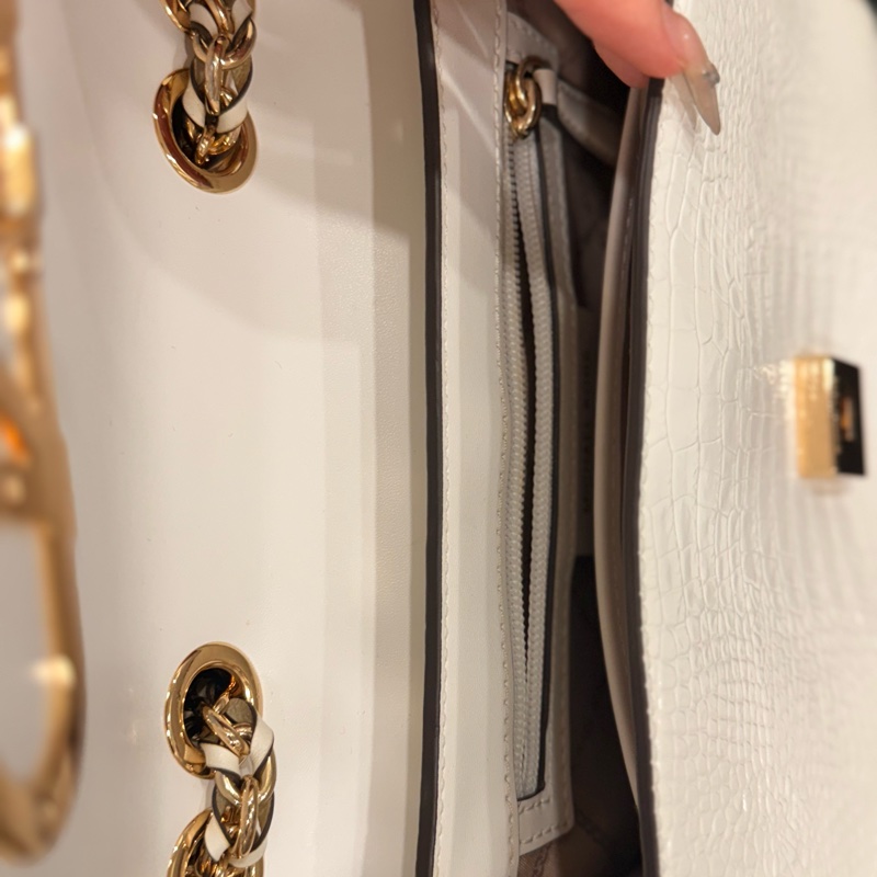 MK 鱷魚紋鍊條包| 白色近全新🤍|附購證 / 收據《保證正品》-16