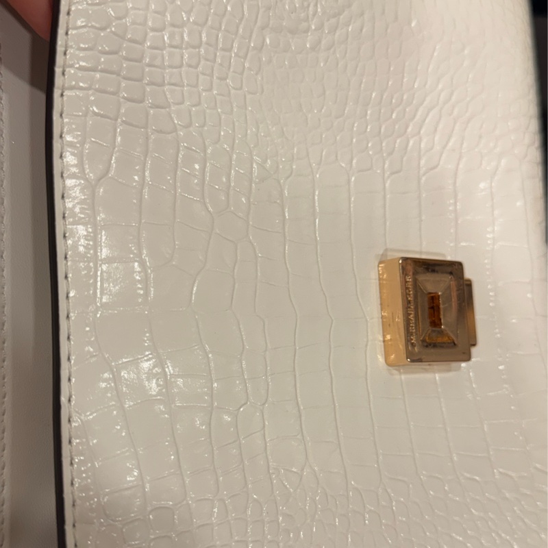 MK 鱷魚紋鍊條包| 白色近全新🤍|附購證 / 收據《保證正品》-18