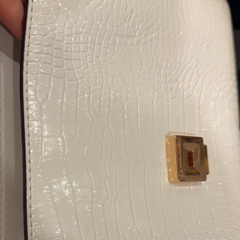 MK 鱷魚紋鍊條包| 白色近全新🤍|附購證 / 收據《保證正品》-20