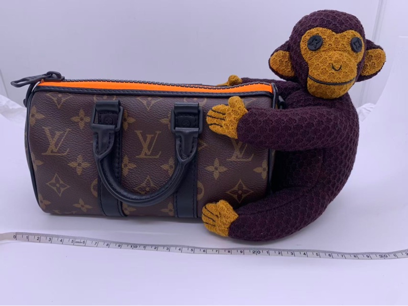 Vuitton/路易威登 LV Keepall Nano猴子包,限量秀款,老花帆布配橙色拉鍊,肩帶可調節,尺寸21x12.5x6cm-9