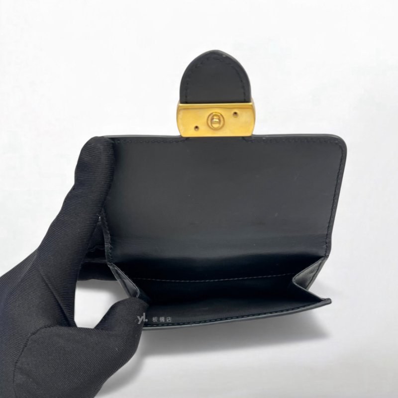 GUCCI短夾 Sarah黑色牛皮 GG Marmont扣式短夾 369676-5