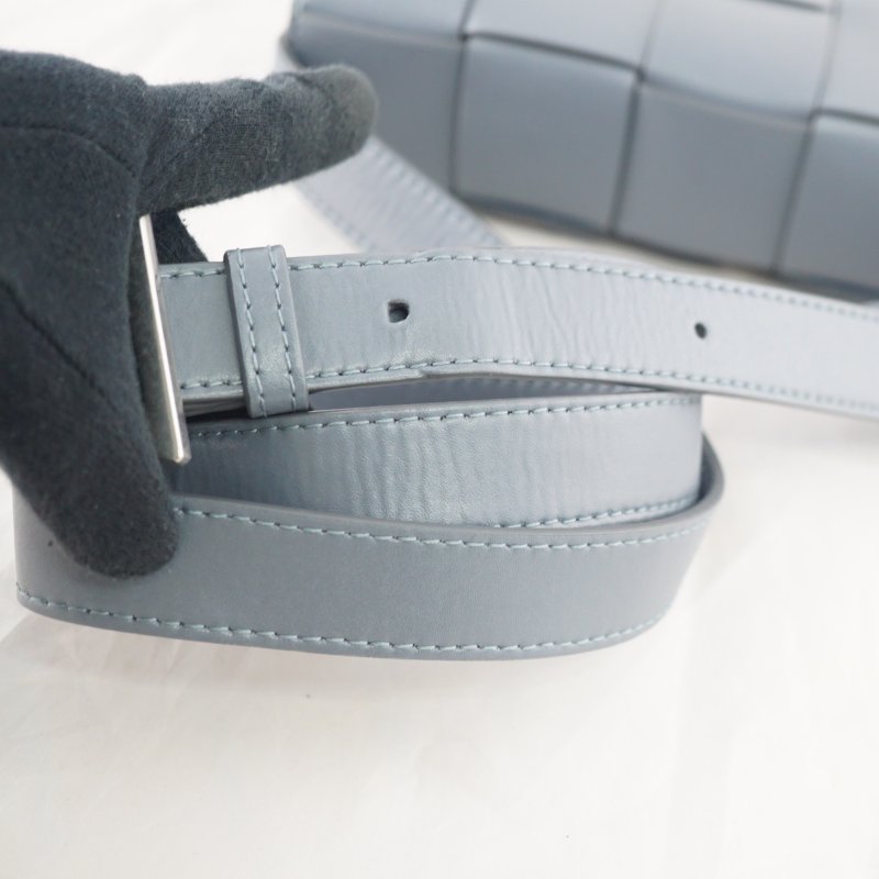 BV Bottega Veneta 灰色小羊皮編織掀蓋斜背包-16