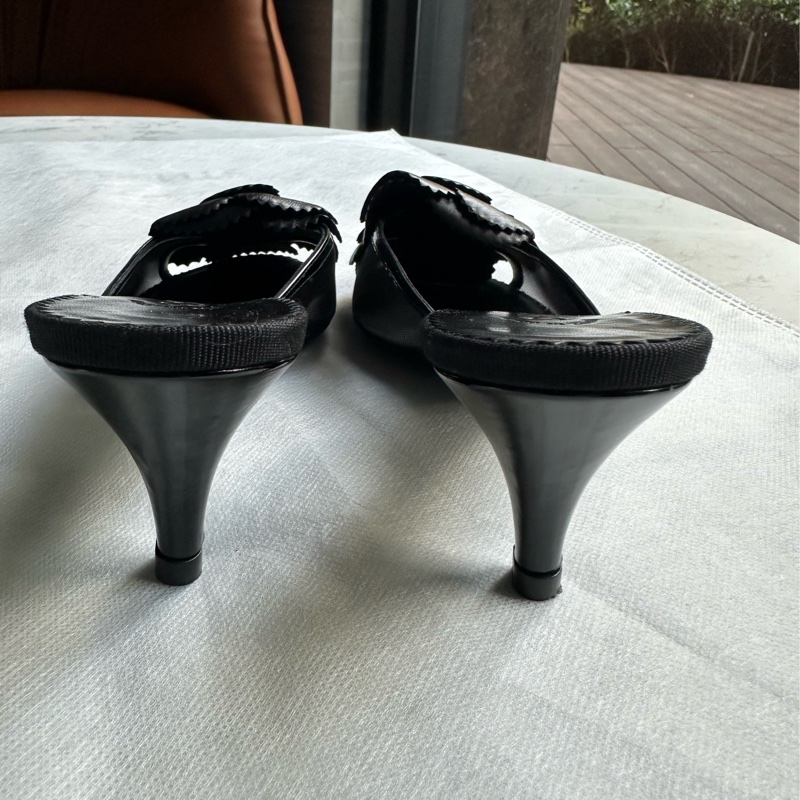 CHANEL黑色網眼皮革山茶花高跟涼鞋35.5-2