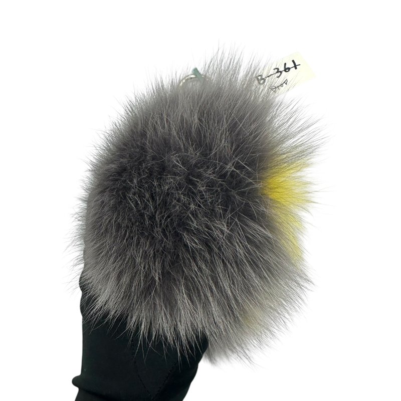 【美收精品】FENDI 灰黃毛球吊飾 C-26【隔月月中將轉賣至日本 上架期限30天】-2