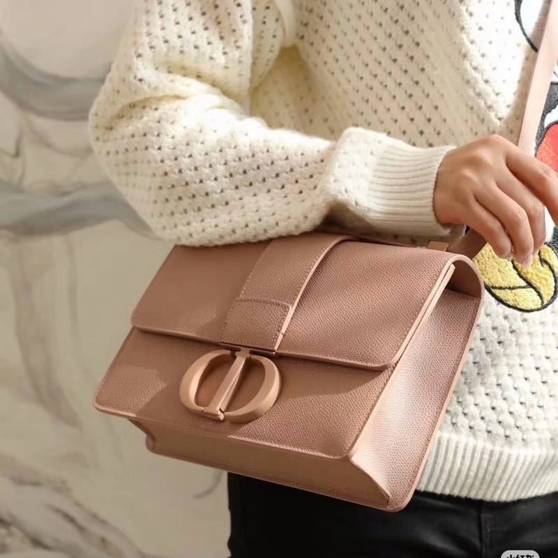 #99🆕閒置 #櫃上12.5萬 #荔枝紋 Dior蒙田30 磨砂藕粉色荔枝紋斜挎包-1