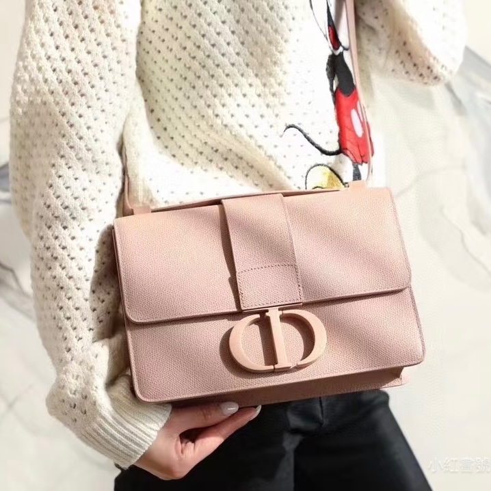 #99🆕閒置 #櫃上12.5萬 #荔枝紋 Dior蒙田30 磨砂藕粉色荔枝紋斜挎包-2