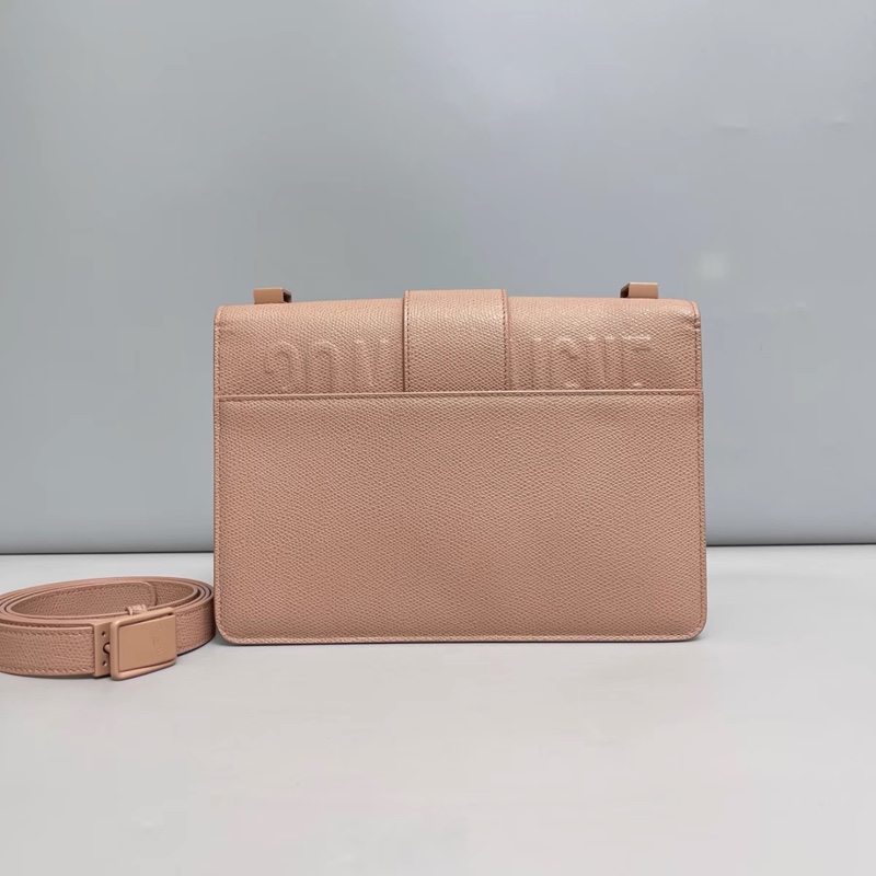 #99🆕閒置 #櫃上12.5萬 #荔枝紋 Dior蒙田30 磨砂藕粉色荔枝紋斜挎包-3