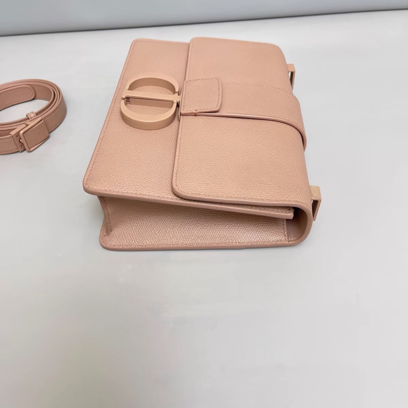 #99🆕閒置 #櫃上12.5萬 #荔枝紋 Dior蒙田30 磨砂藕粉色荔枝紋斜挎包-6