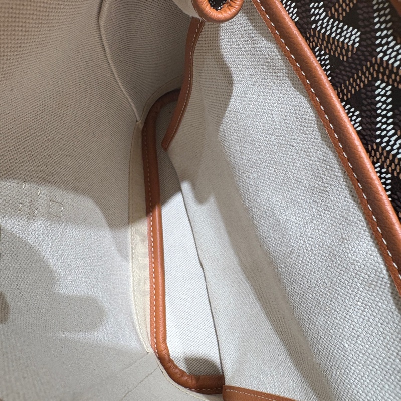 【經典焦糖棕 x 後背包界的優雅代表】Goyard Alpin Mini 迷你後背包|棕色帆布皮革拼接|輕巧百搭通勤首選-5