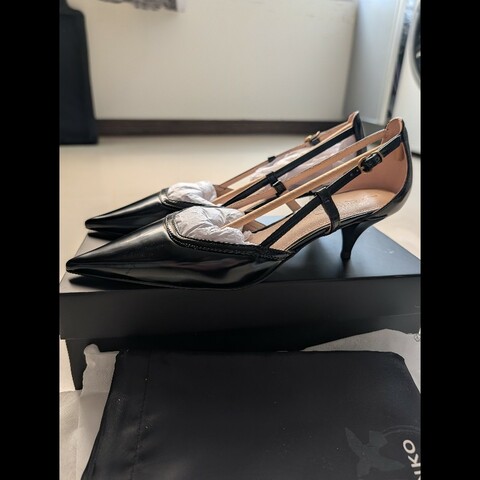 全新 Pinko 黑色 類漆皮 尖頭氣質高跟鞋 39號