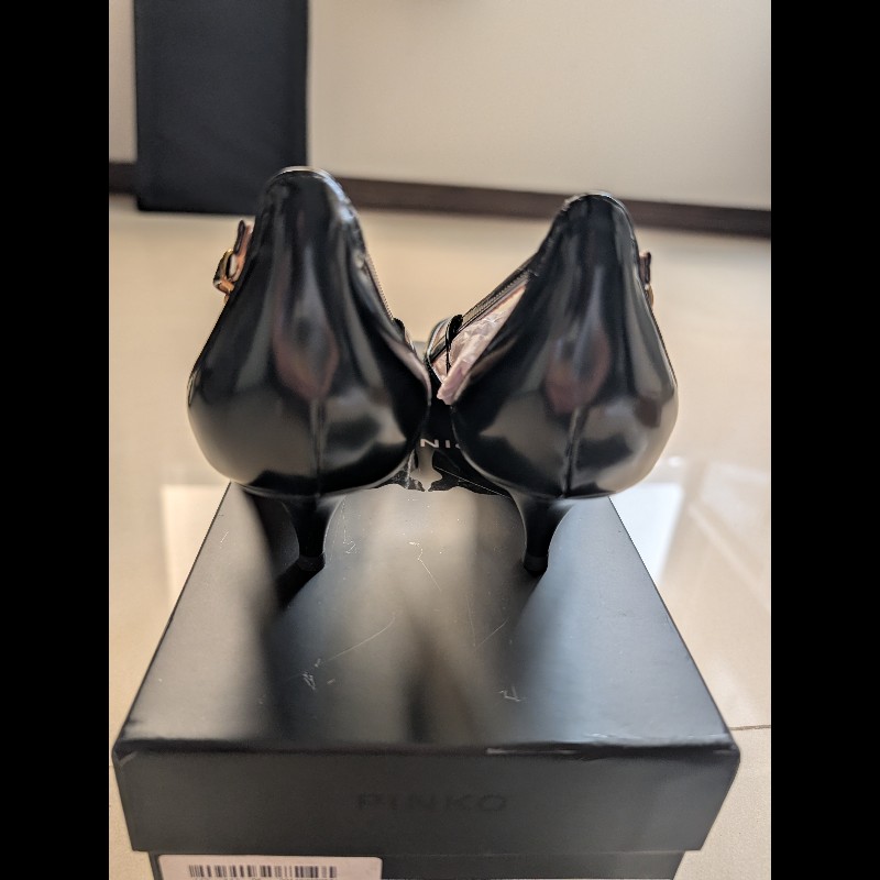 全新 Pinko 黑色 類漆皮 尖頭氣質高跟鞋 39號-2