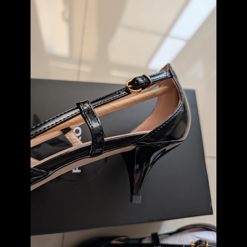 全新 Pinko 黑色 類漆皮 尖頭氣質高跟鞋 39號-4