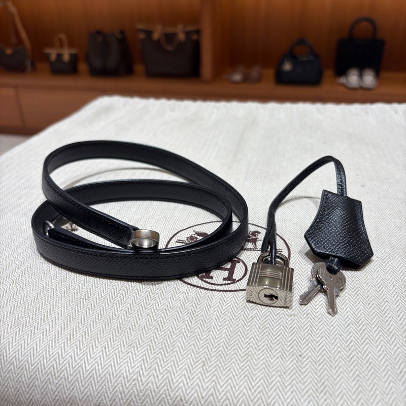 【優雅權力象徵、經典不敗凱莉包】Hermès Kelly 32cm｜黑色 EP皮 銀扣｜A刻 2017年份-4