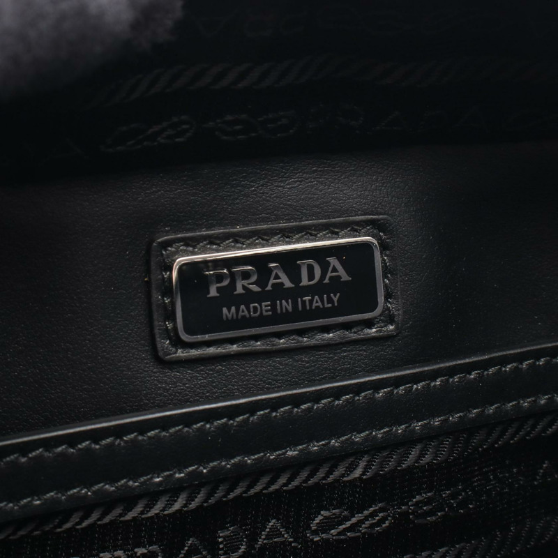 PRADA 黑色三角標誌皮革單肩斜背包，二手女款-3