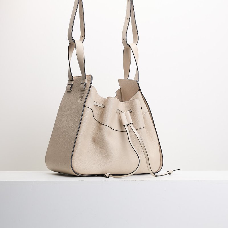 二手Loewe hammock抽繩款中號/沙色-1