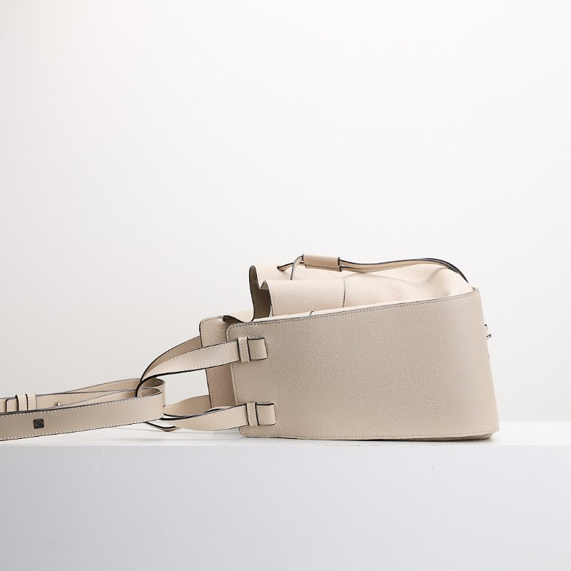 二手Loewe hammock抽繩款中號/沙色-3