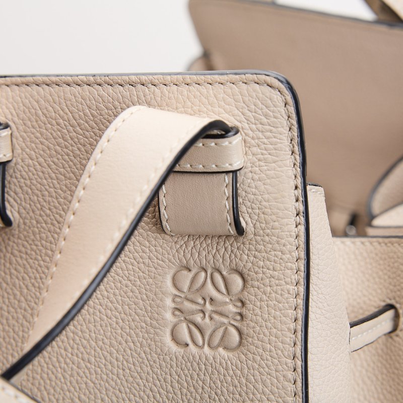 二手Loewe hammock抽繩款中號/沙色-11