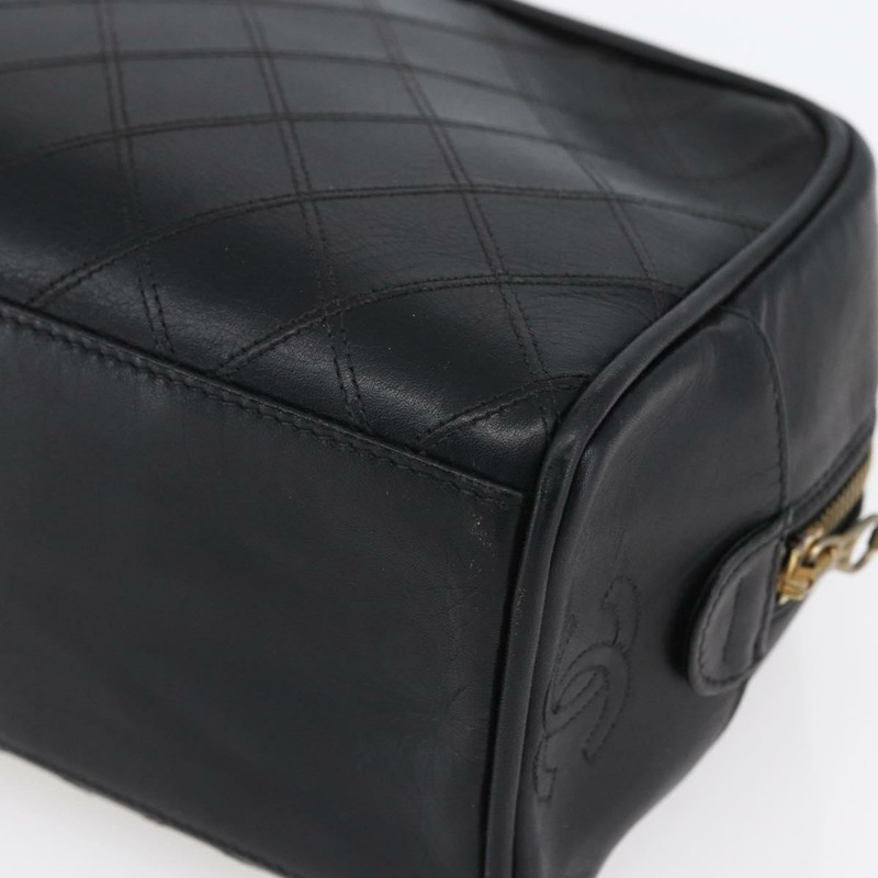 【日本直送】香奈兒雙色手拿包，漆皮材質，黑色金色雙C標誌，正品編號mr1631-6