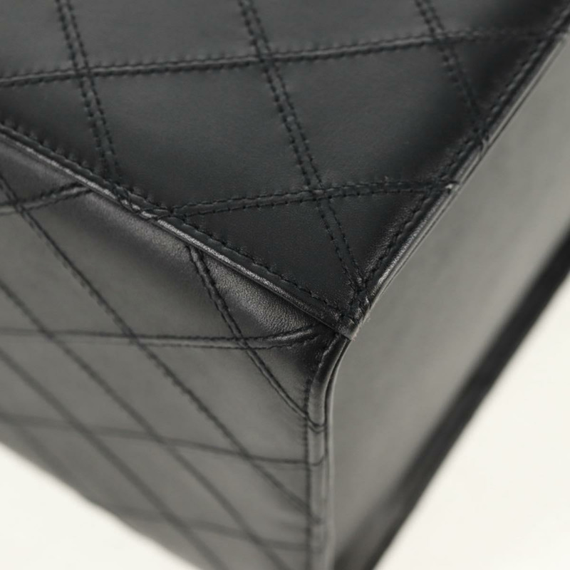 【日本直送】香奈兒雙色化妝包，羊皮材質，黑色金色雙C標誌，正品編號ka597V-19