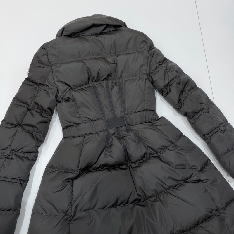 Moncler Accentewr 深灰色 立領拉鍊 腰釦 長版羽絨 羽絨外套 夾克 外套-1