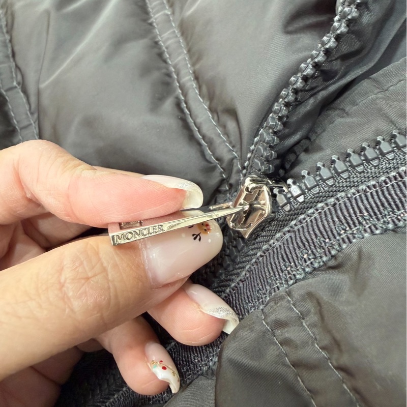 Moncler Accentewr 深灰色 立領拉鍊 腰釦 長版羽絨 羽絨外套 夾克 外套-14