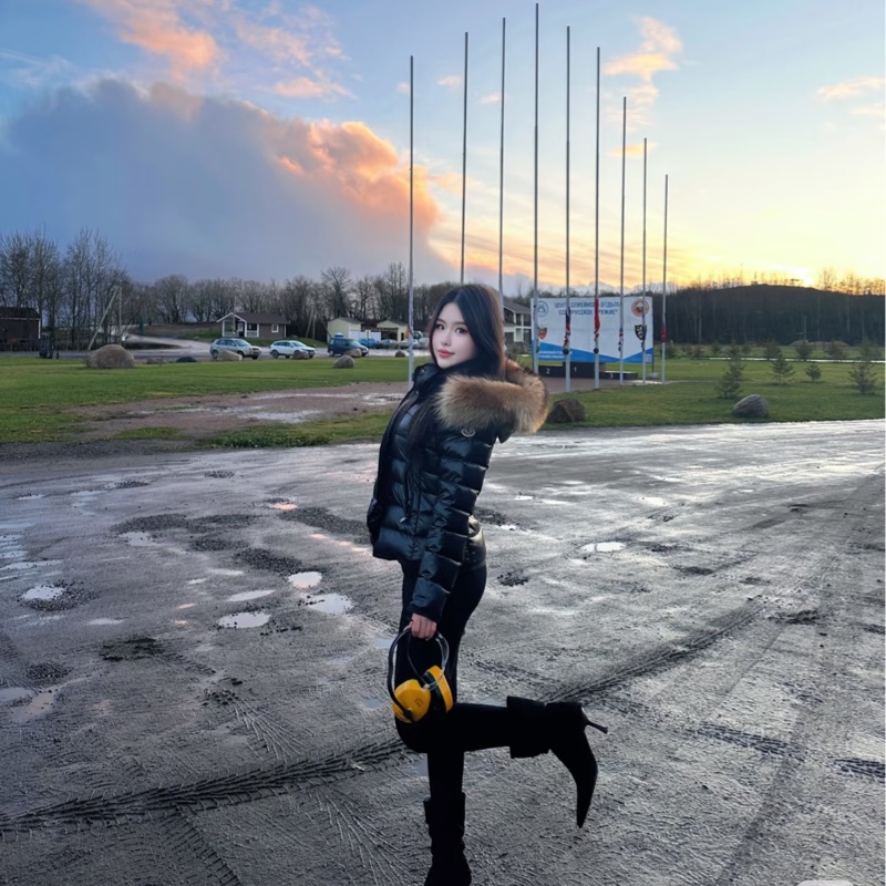 Moncler Armoise Giubbotto 黑色亮面 精典貉子毛 狐狸毛領 連帽外套 羽絨外套 防風外套 夾克-2