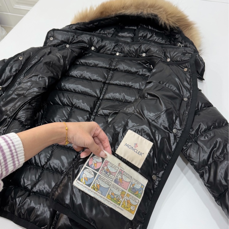 Moncler Armoise Giubbotto 黑色亮面 精典貉子毛 狐狸毛領 連帽外套 羽絨外套 防風外套 夾克-12