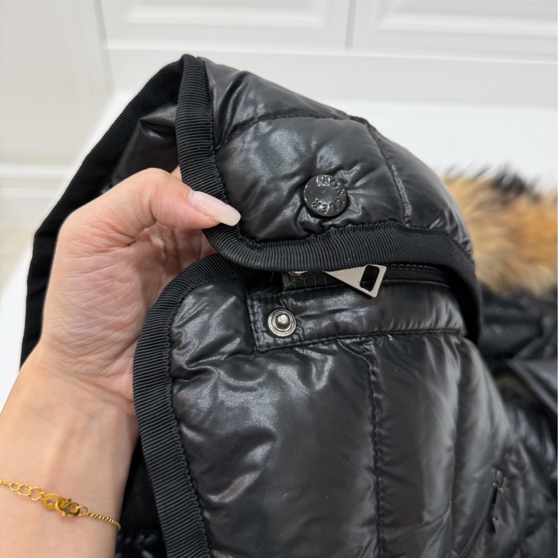 Moncler Armoise Giubbotto 黑色亮面 精典貉子毛 狐狸毛領 連帽外套 羽絨外套 防風外套 夾克-23