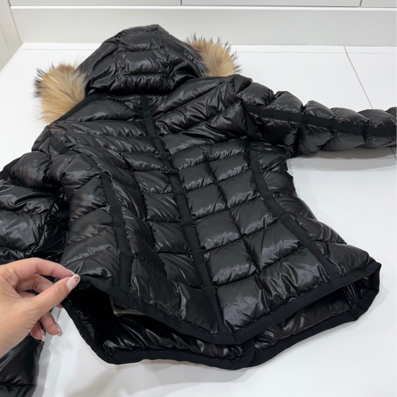 Moncler Armoise Giubbotto 黑色亮面 精典貉子毛 狐狸毛領 連帽外套 羽絨外套 防風外套 夾克-27
