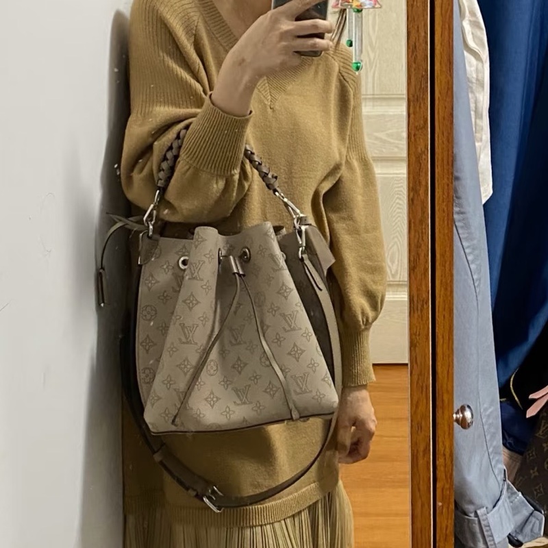 莉亞精品♡ LV 月光女神水桶包 大象灰 二手美品-1