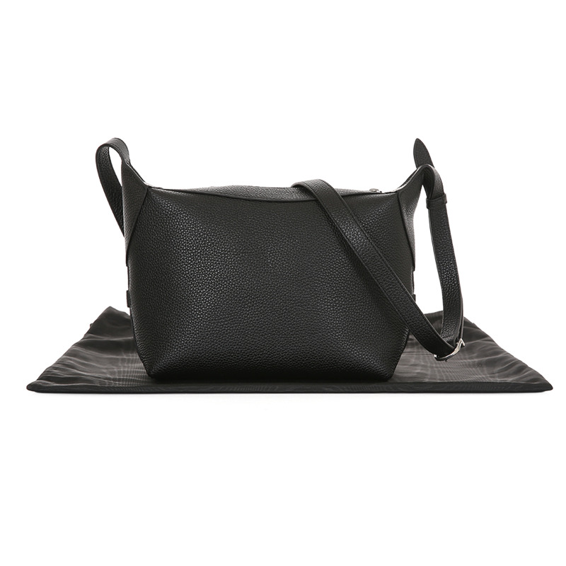 CELINE Harry Capreather 黑色斜背包 25FW 122333GT7 38SI-9