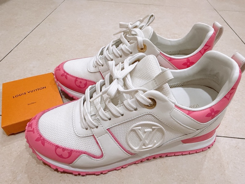 Louis Vuitton Run Away Sneaker粉色老花運動鞋-1