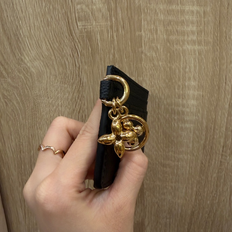 LV 黑牛皮壓紋Charms卡夾M82132-2