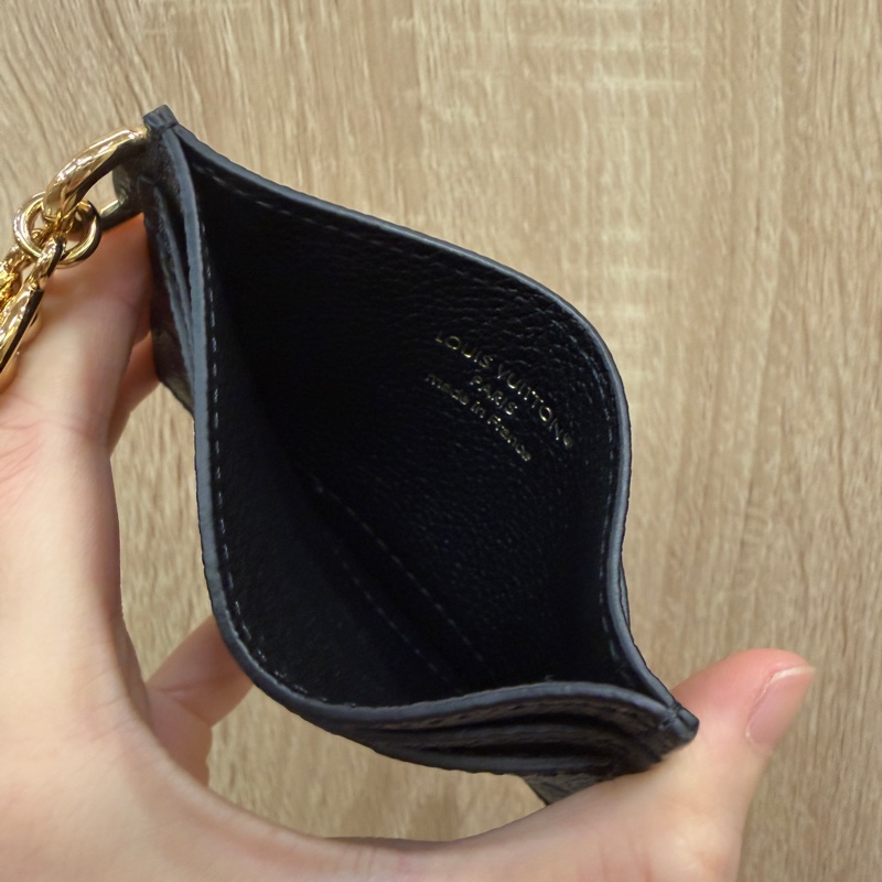 LV 黑牛皮壓紋Charms卡夾M82132-6