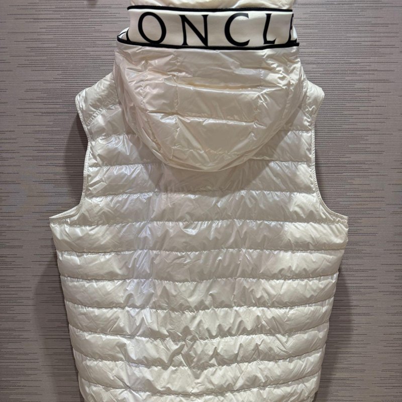 💎Han's house精品服飾💎 moncler Cardamine 羽絨 連帽 背心 原價54000-1