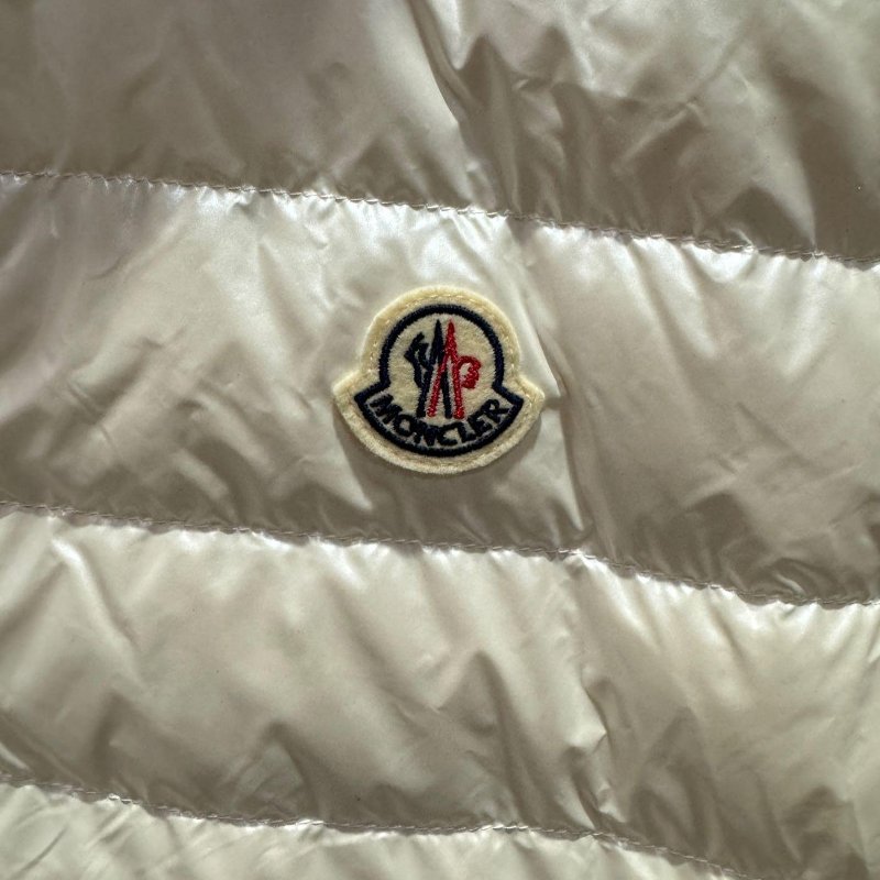 💎Han's house精品服飾💎 moncler Cardamine 羽絨 連帽 背心 原價54000-3